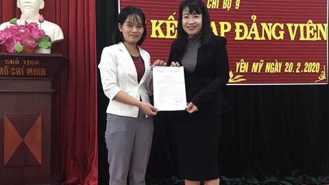 Chi bộ đảng trường Tiểu học Yên Mỹ II tổ chức kết nạp đảng cho hai giáo viên